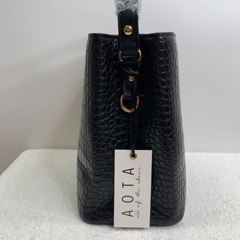 AOTA Elena Vegan Black Faux Croc Embossed Bucket Crossbody Bag Black NWT - Picture 6 of 11